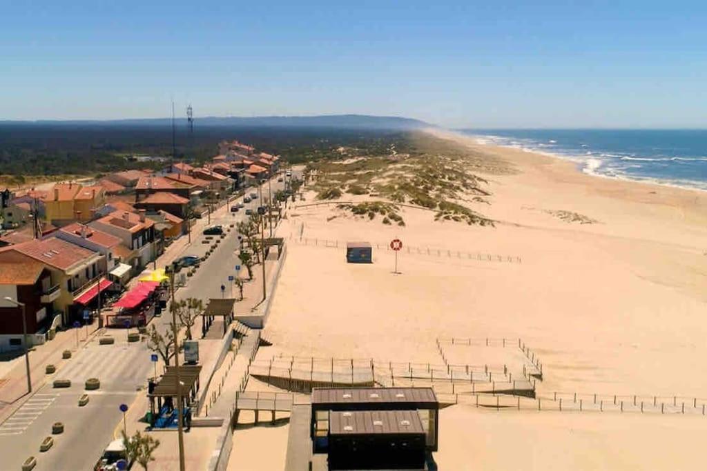 Moradia Alegre No Centro Da Vila Da Tocha. Bagian luar foto
