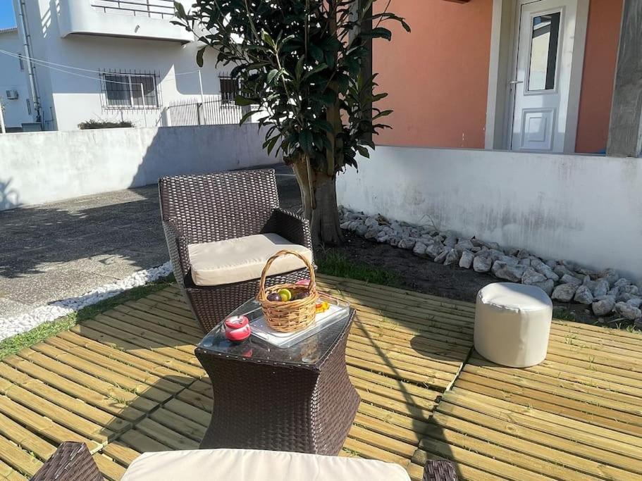 Moradia Alegre No Centro Da Vila Da Tocha. Bagian luar foto