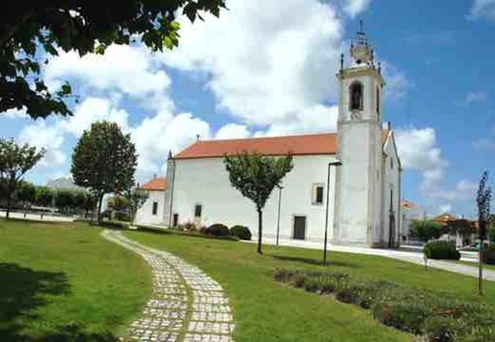 Moradia Alegre No Centro Da Vila Da Tocha. Bagian luar foto