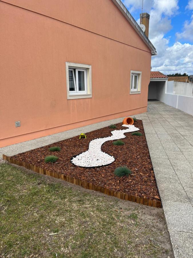 Moradia Alegre No Centro Da Vila Da Tocha. Bagian luar foto