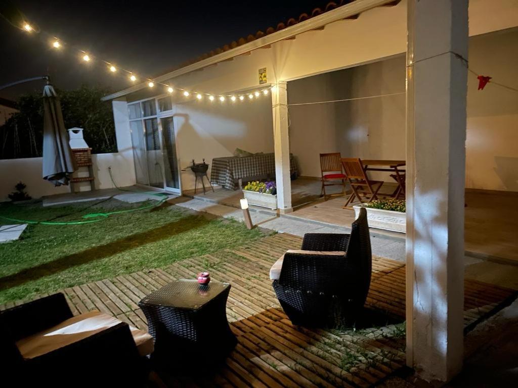 Moradia Alegre No Centro Da Vila Da Tocha. Bagian luar foto